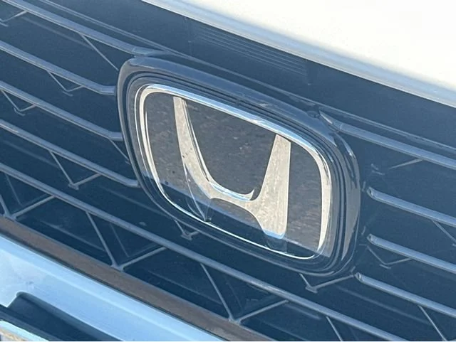 Used 2023 White Honda LX image 34