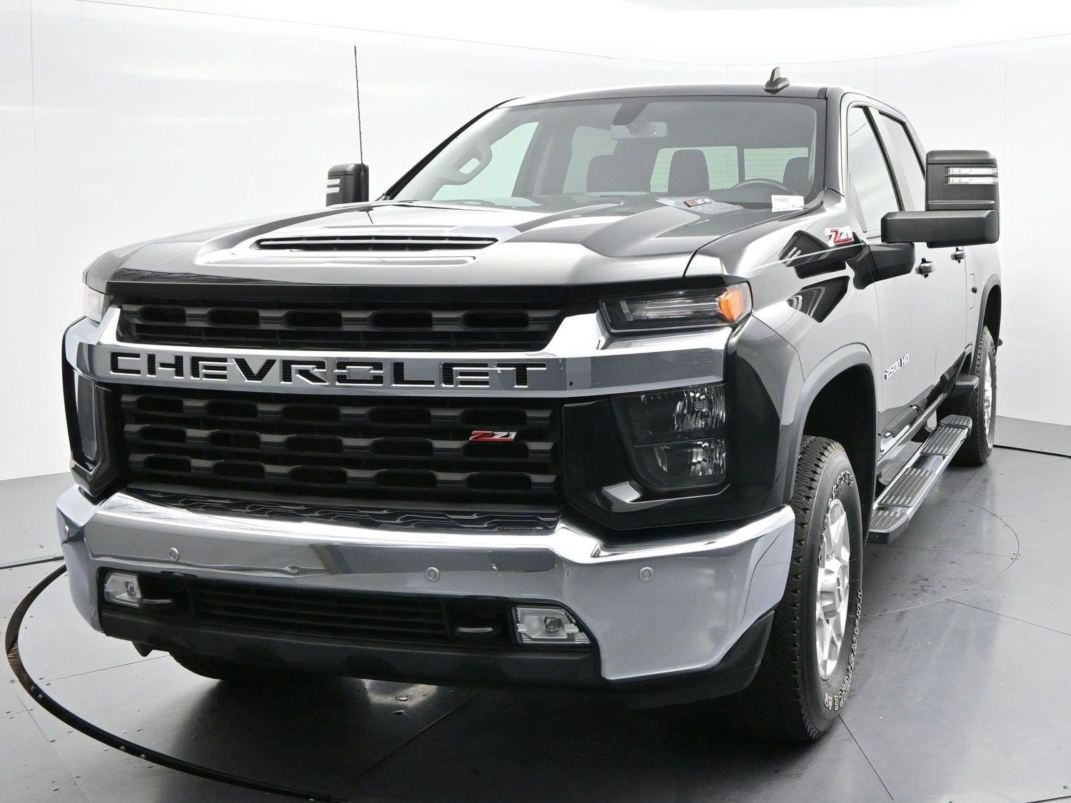 Used 2020 BLACK Chevrolet LT image 3