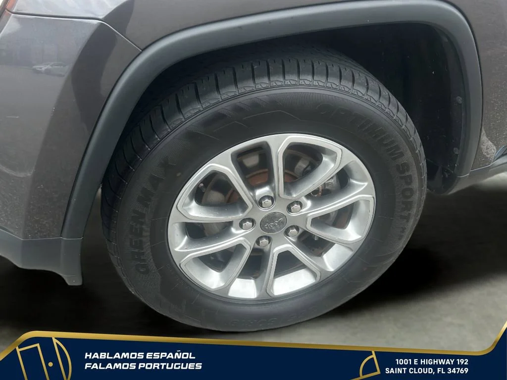 Used 2015  Jeep Limited image 29