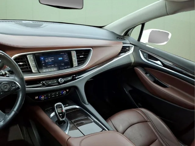 Used 2020 White Buick Avenir image 15