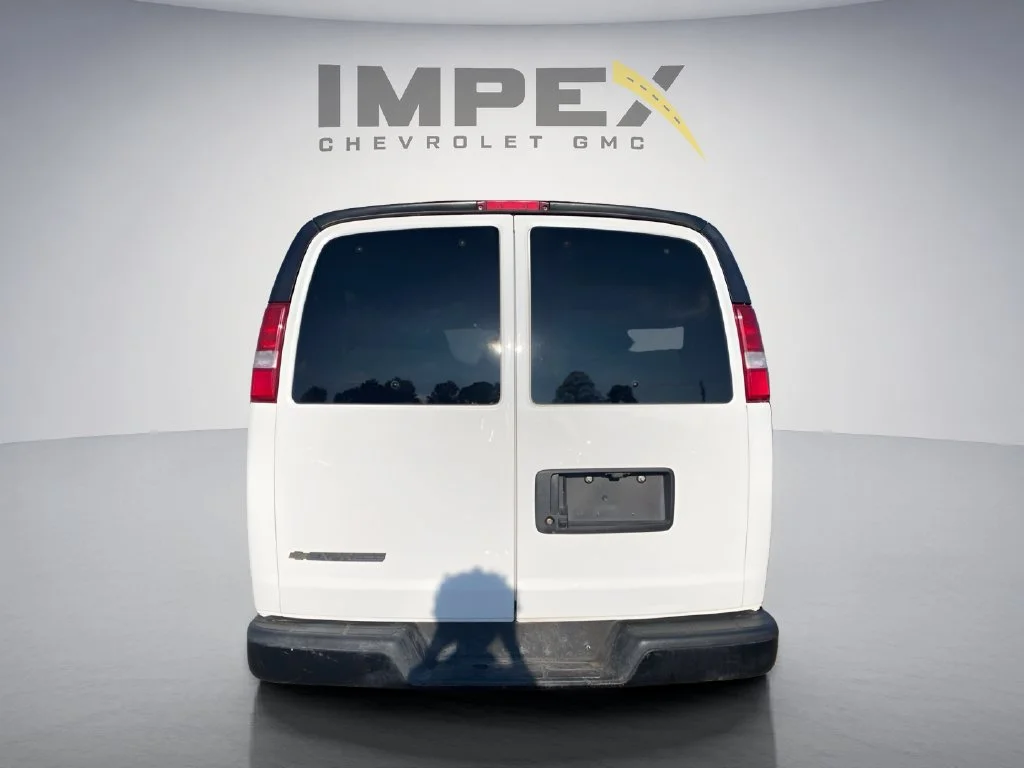 Used 2025 Summit White Chevrolet 1LS image 4