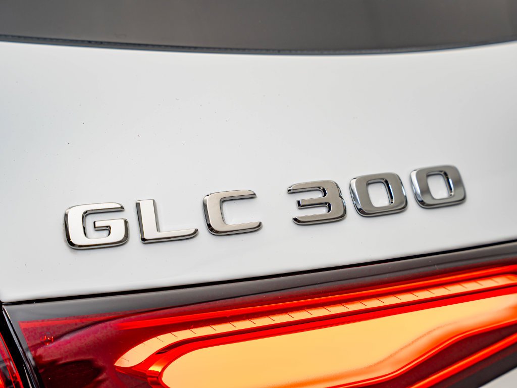 New 2027 Polar White Mercedes-Benz GLC 300 image 16