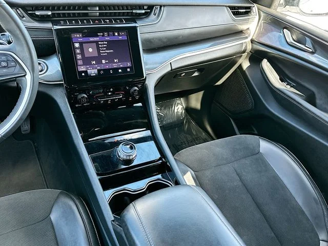 Used 2023 White/off-white Jeep Altitude X image 23