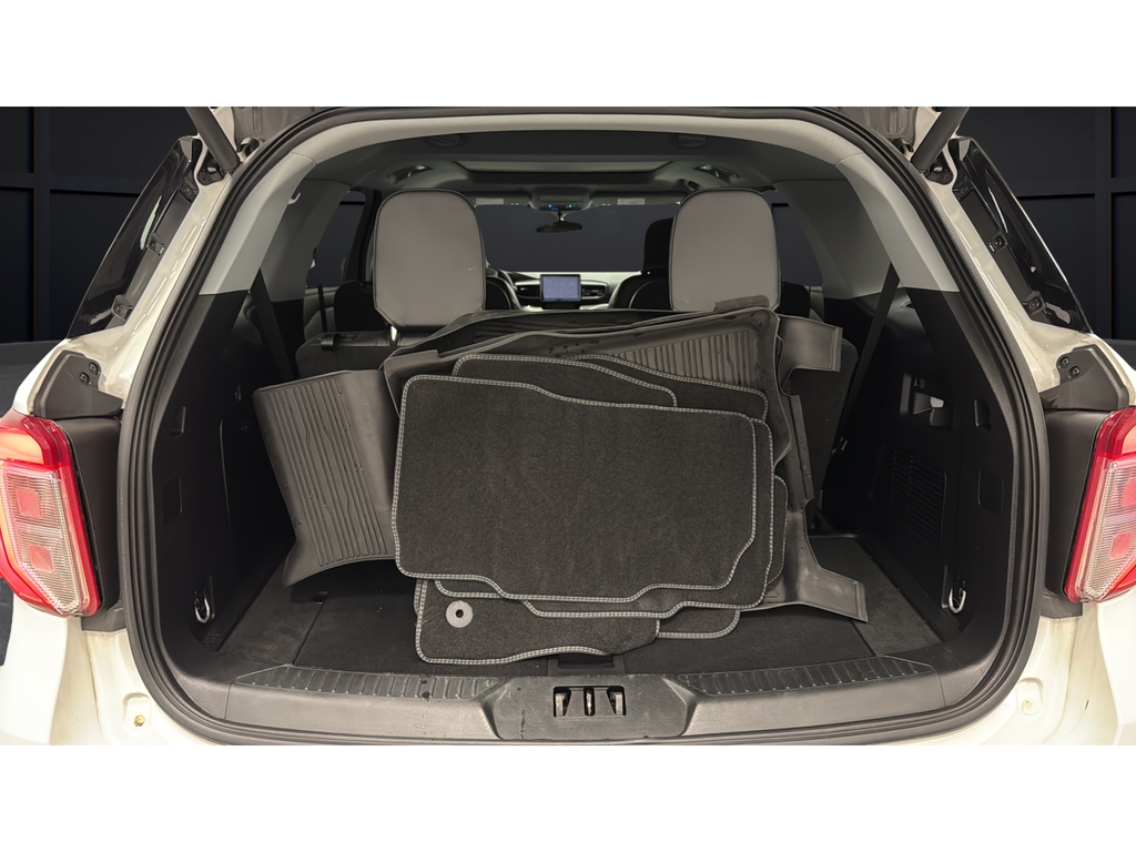 Used 2023 Star White Metallic Tri-Coat Ford XLT image 27