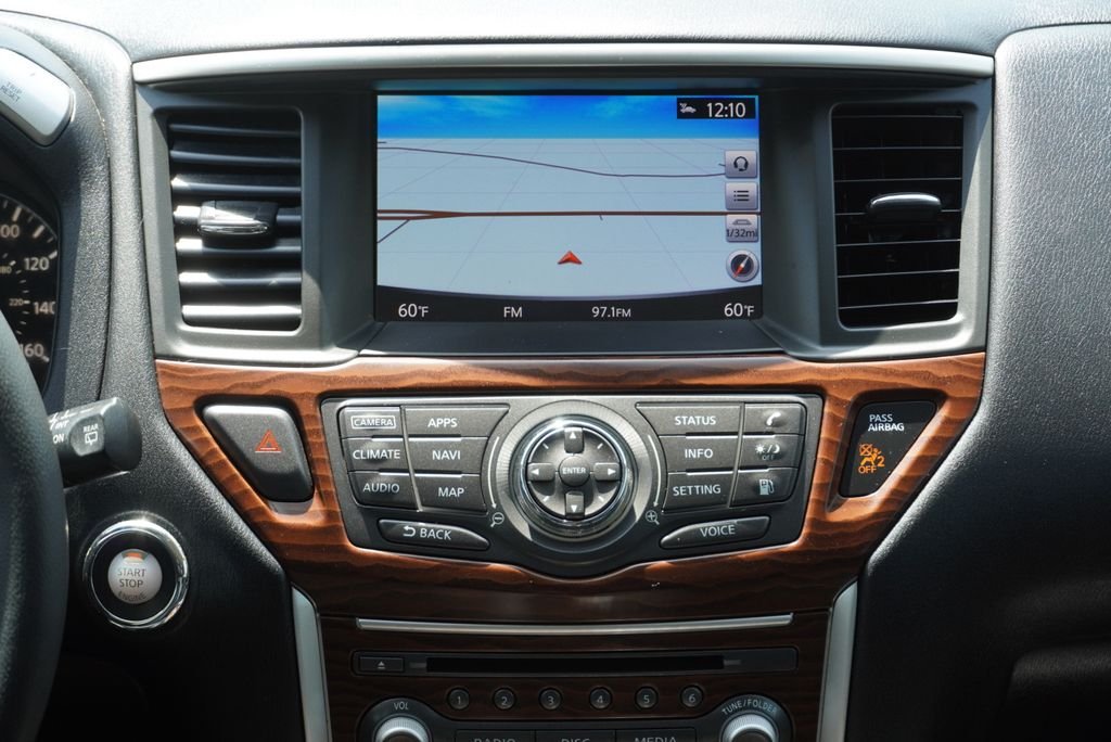 Used 2018 Silver Nissan Platinum image 13