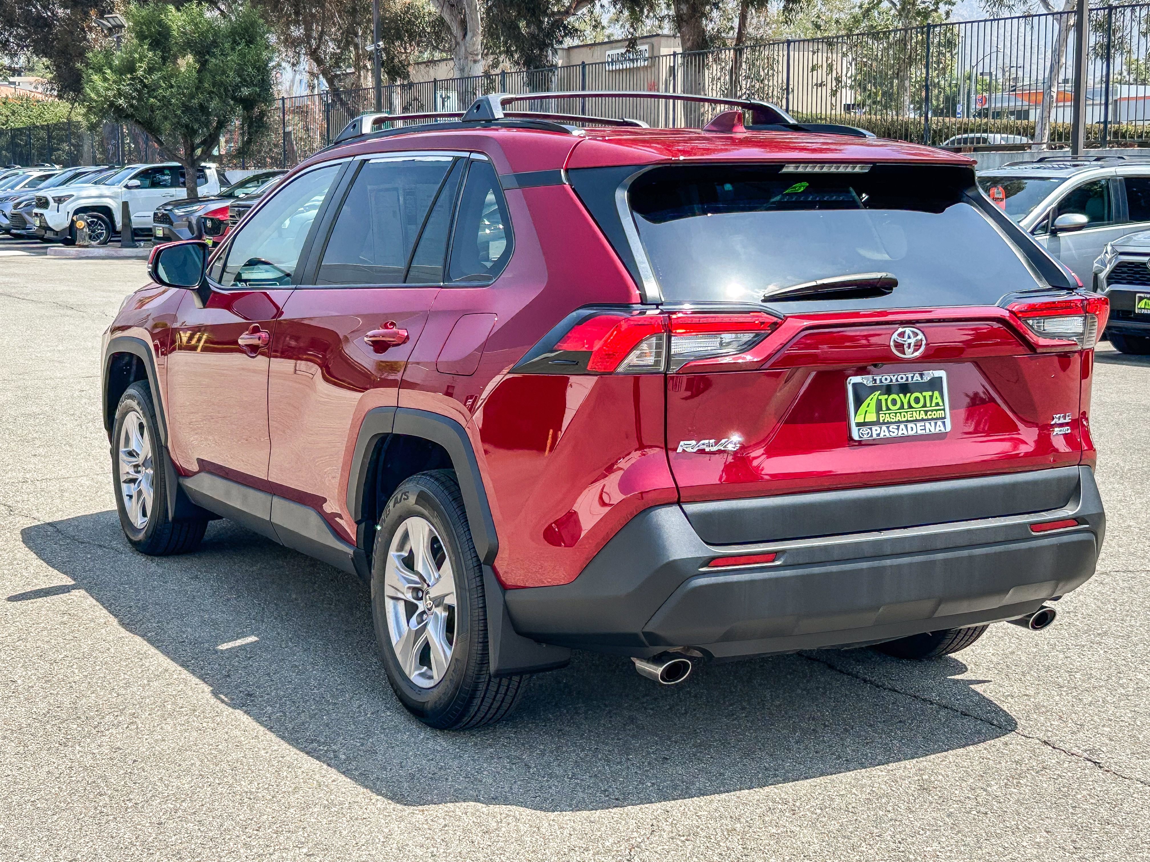 Used 2025 RUBY FLARE PEARL TOYOTA TRUCK XLE image 8