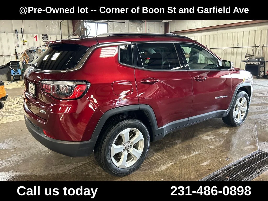 Used 2021 Red Jeep Latitude image 5