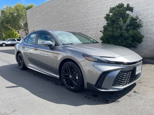 Used 2025  Toyota SE image 1