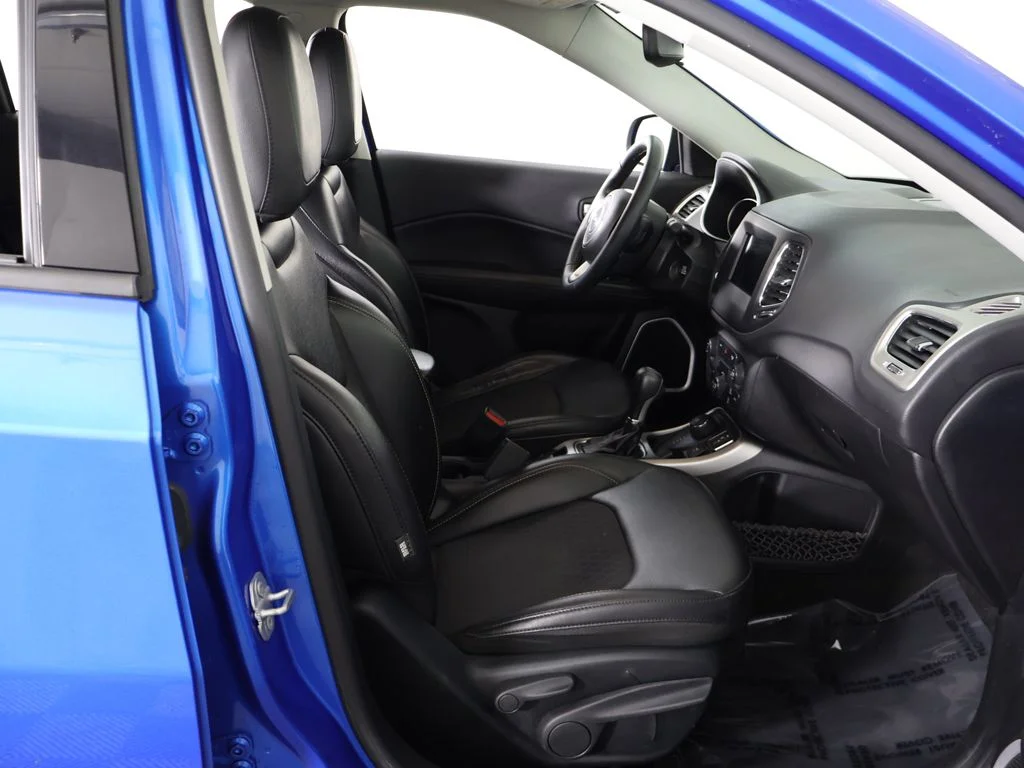 Used 2019 Laser Blue Pearlcoat Jeep Latitude image 28