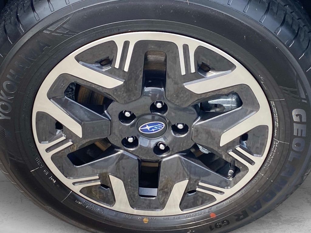 Used 2025 White Subaru Base image 23