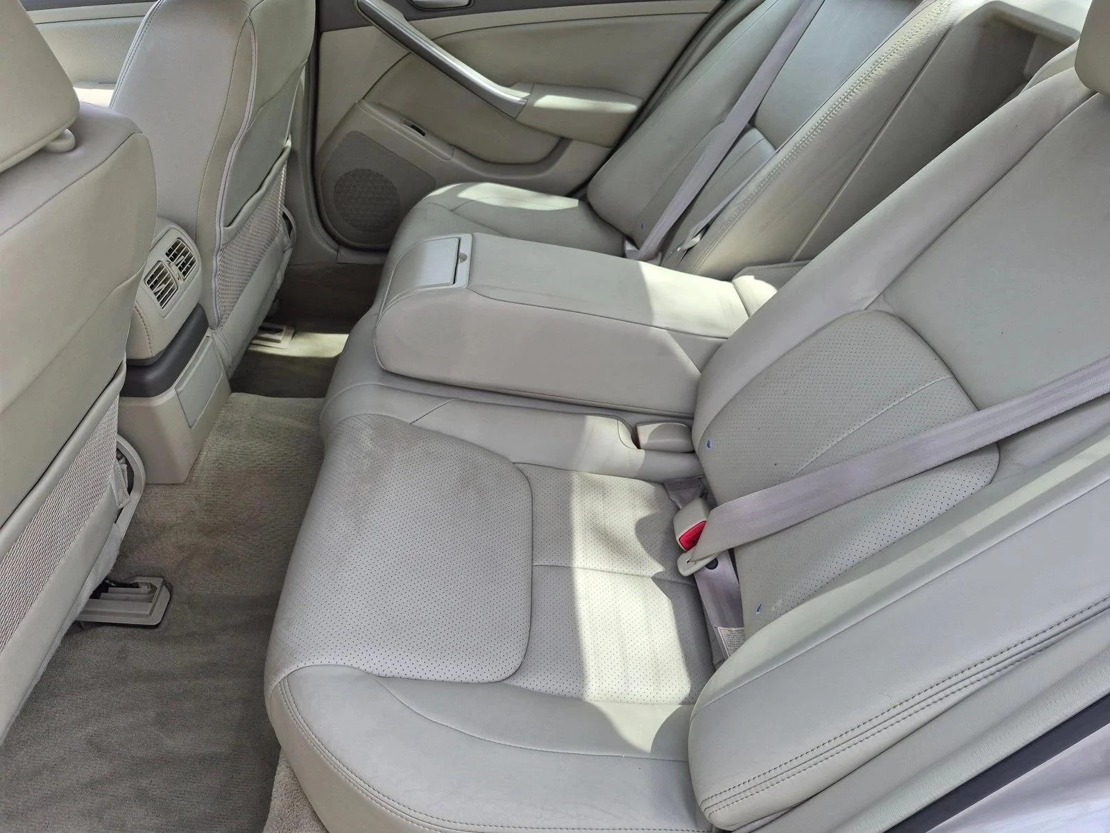 Used 2004 Gold INFINITI w/Leather image 17