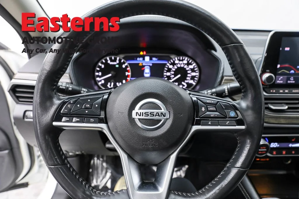 Used 2022 White Nissan 2.5 SL image 10