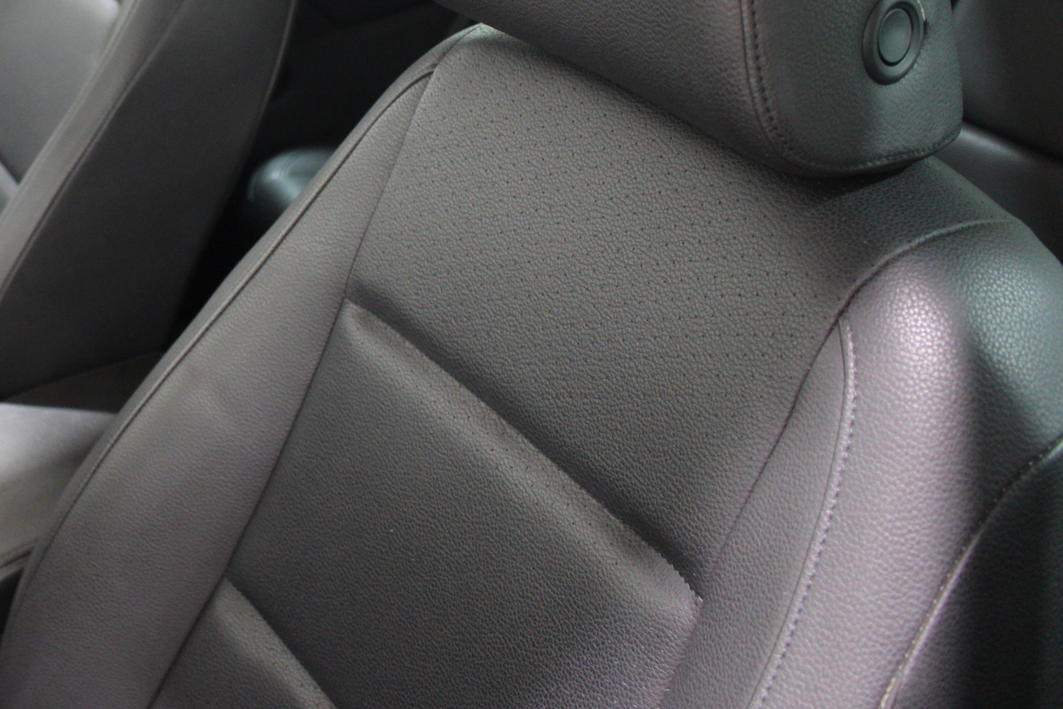 Used 2014 Deep Black Pearl Volkswagen SE image 4