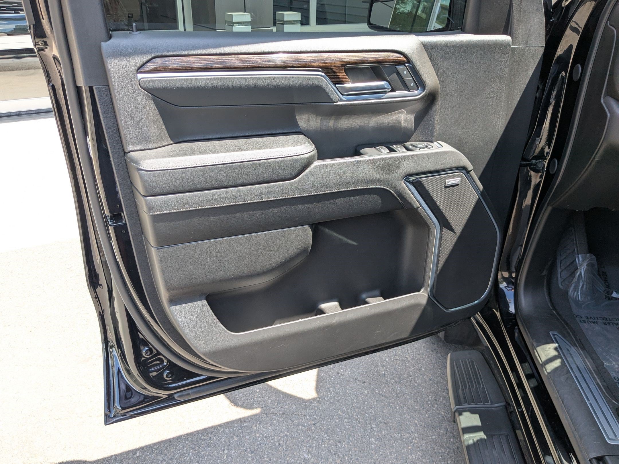 Used 2024 Onyx Black Metallic GMC Elevation image 12