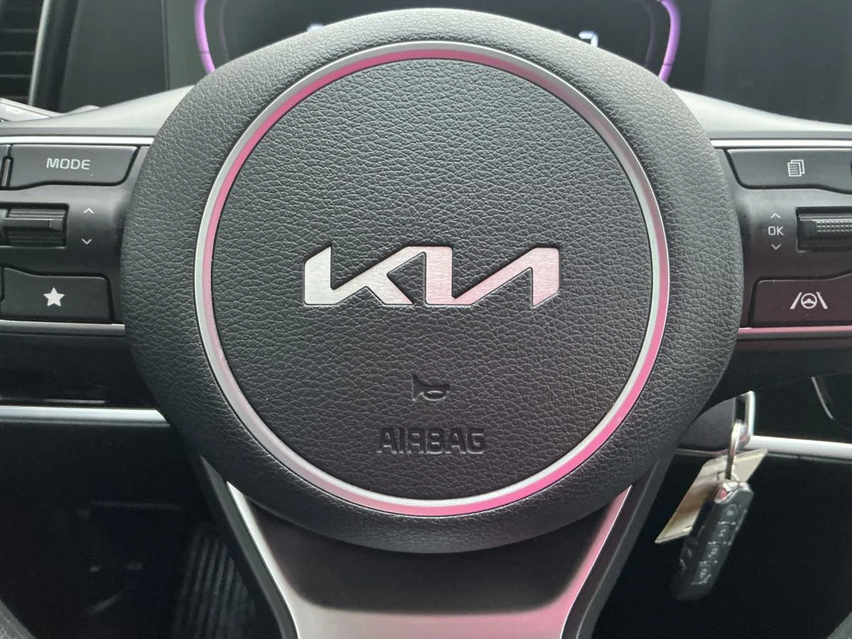 Used 2023  Kia LX image 23