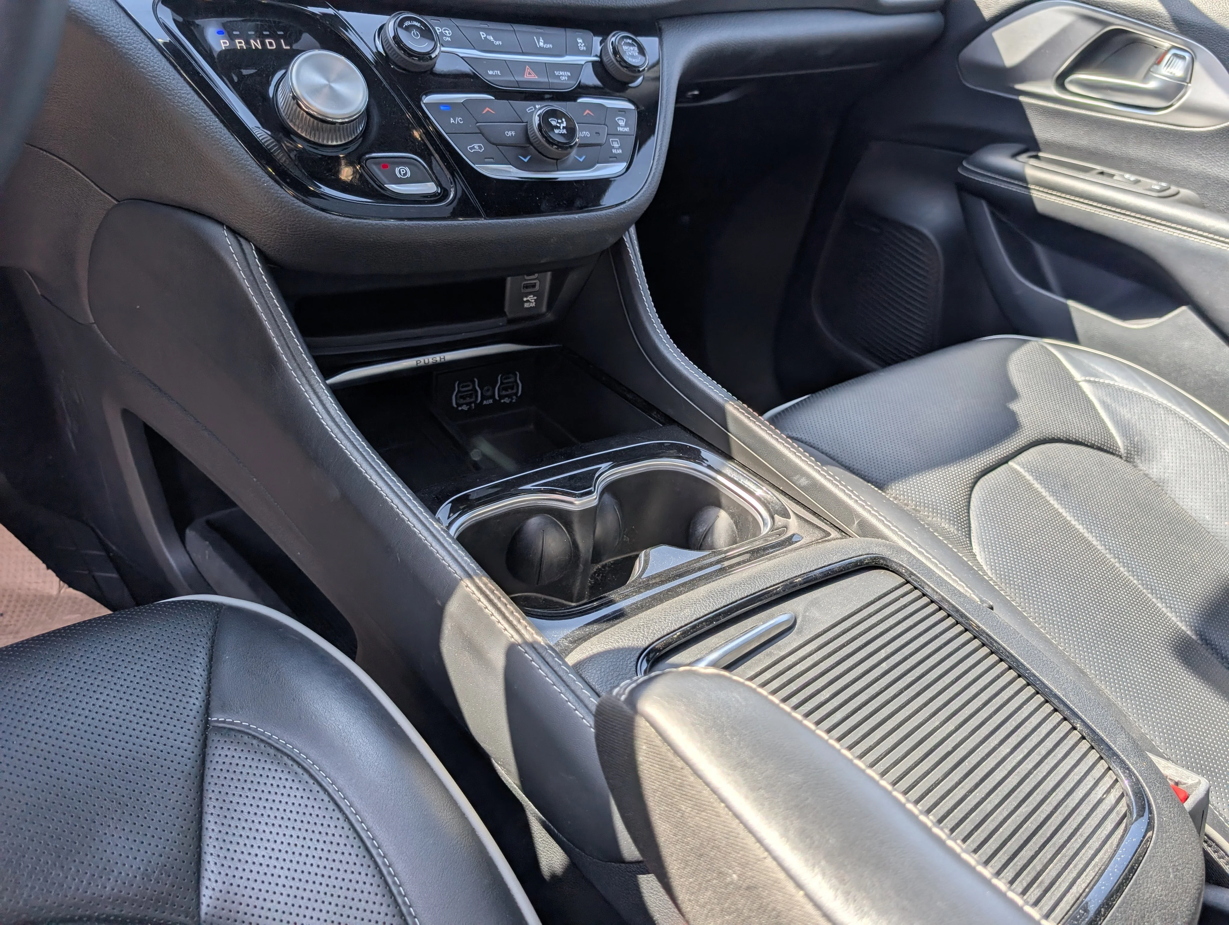 Used 2022 Ceramic Grey Chrysler Limited image 36