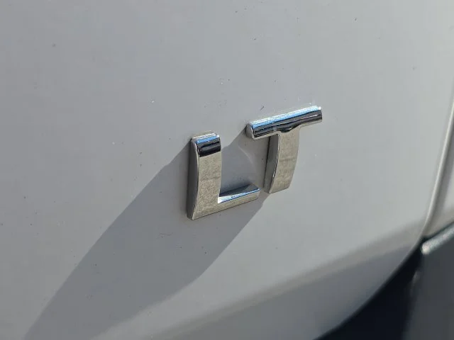 Used 2023 White Chevrolet LT image 9