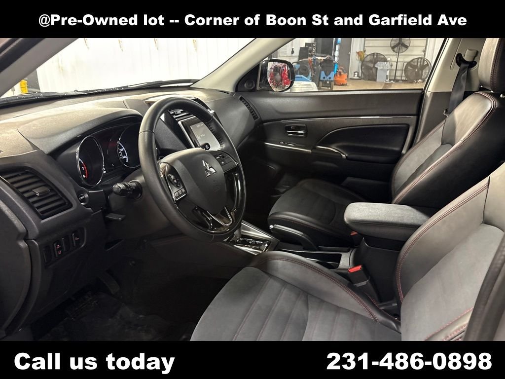 Used 2025  Mitsubishi 2.0 SE image 12