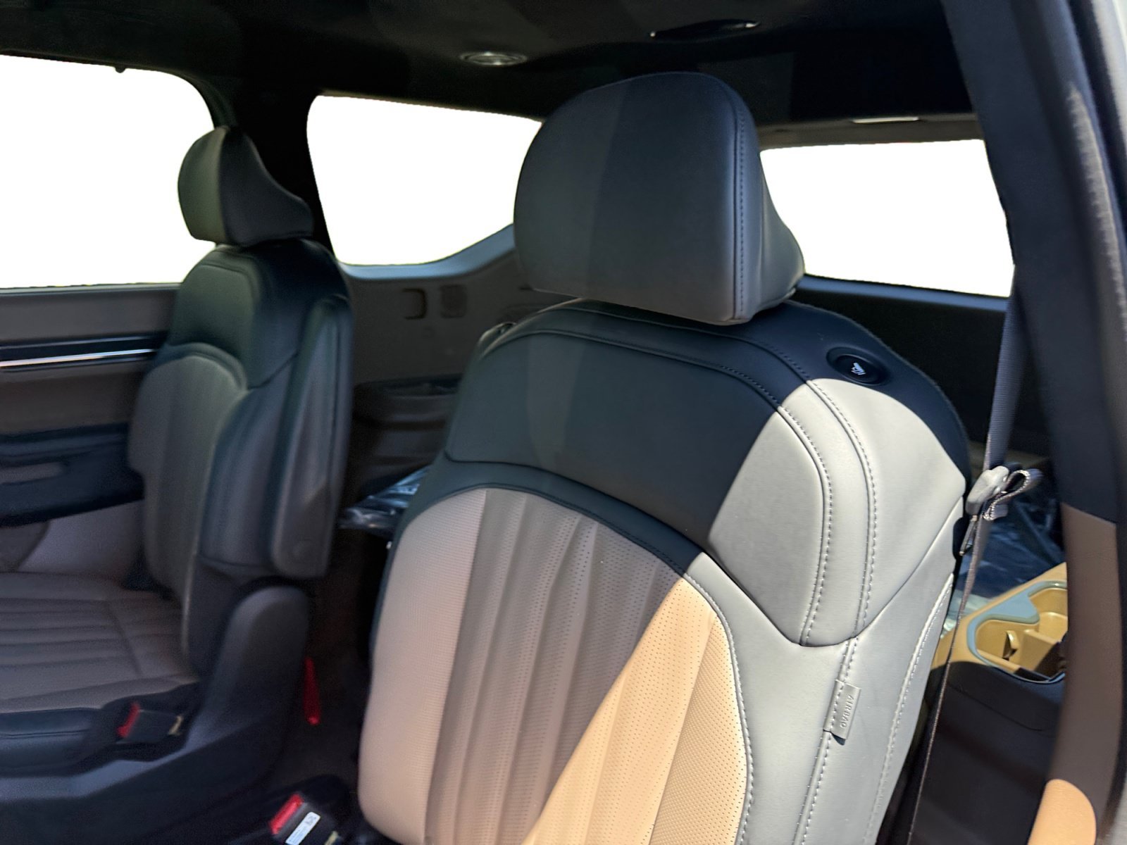New 2026 Wolf Gray/Ebony Black Roof Kia GT-Line image 16