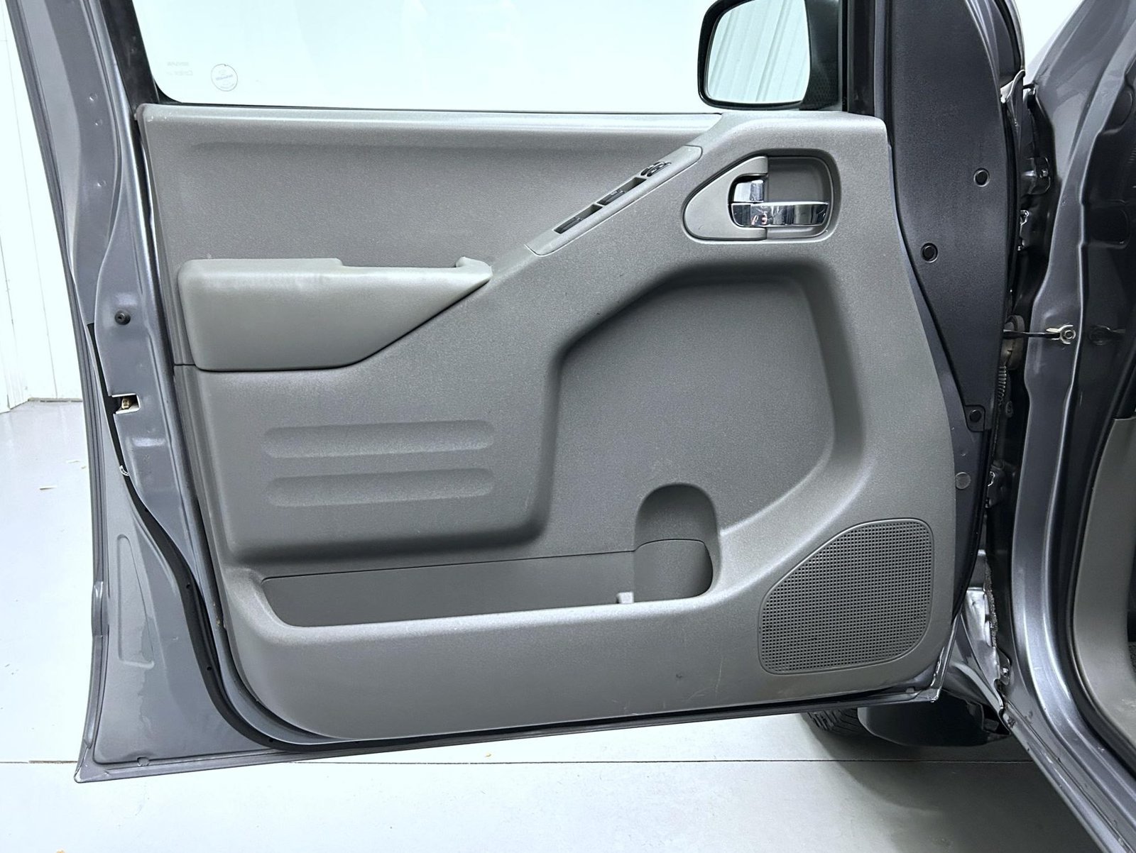 Used 2018 Gray Nissan SV image 9