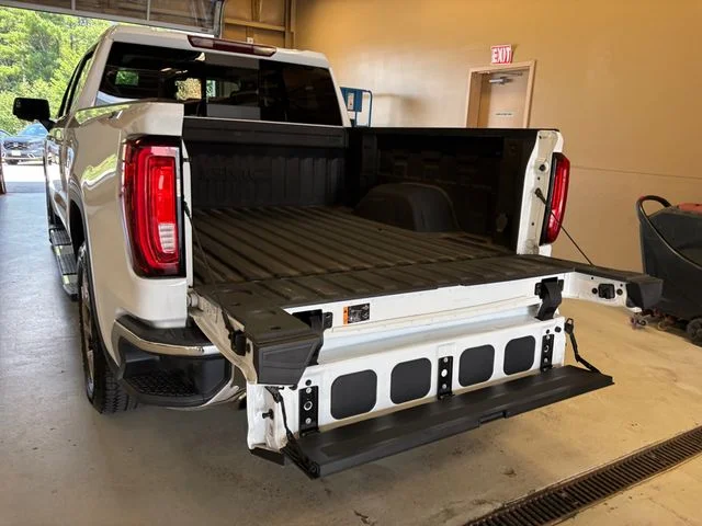 Used 2023 White GMC SLT image 27