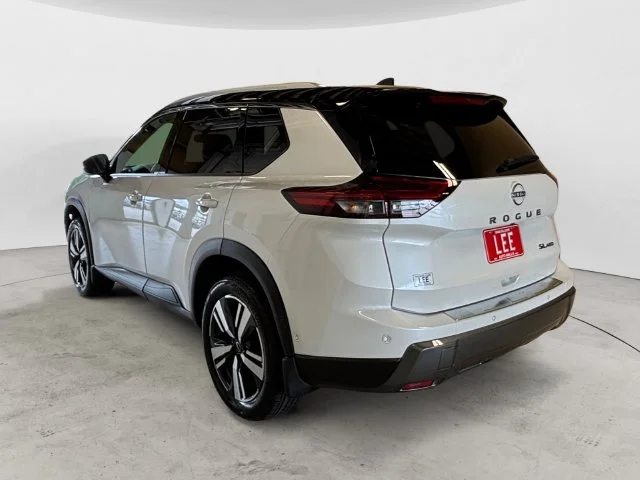 Used 2024 White Nissan SL image 3