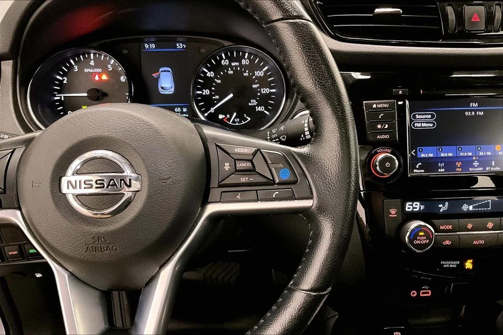 Used 2022 Gray Nissan SV image 12