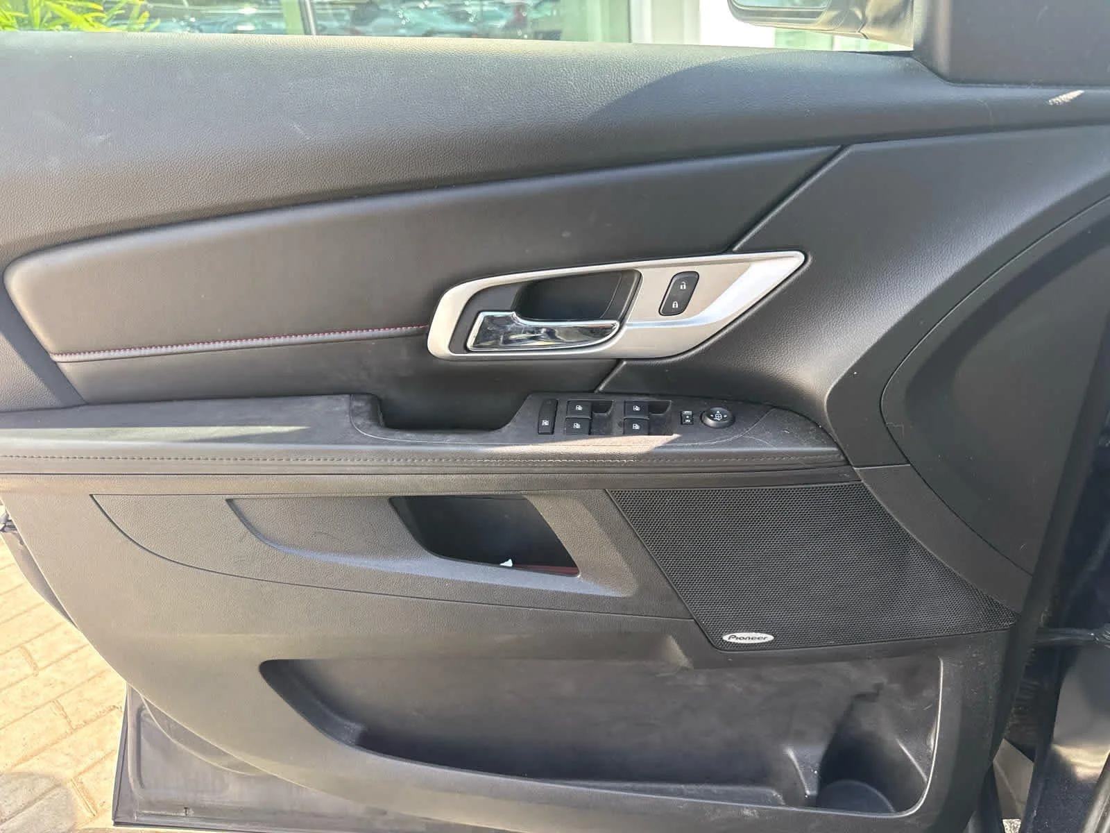 Used 2017 Dark Sapphire Blue Metallic GMC SLT image 15