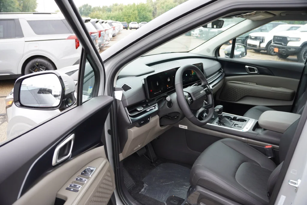New 2027 Ceramic Silver Kia LXS image 10