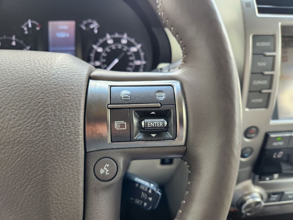 Used 2015 Starfire Pearl Lexus 460 Luxury image 30