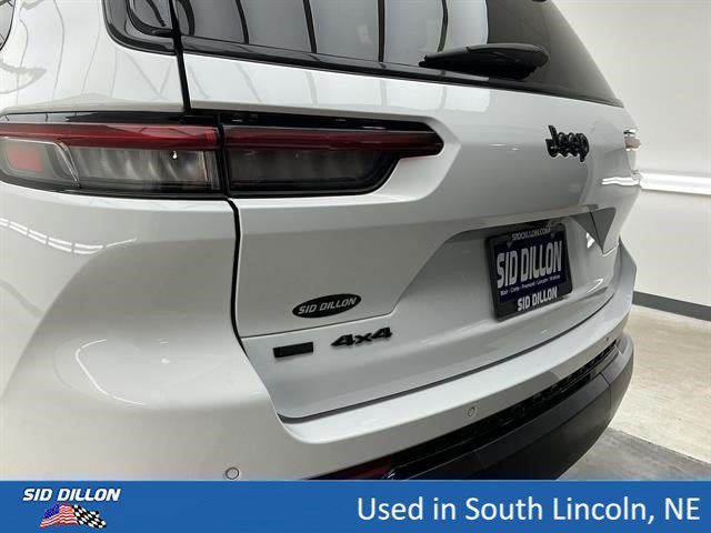 Used 2022 Bright White Clearcoat Jeep Altitude image 21