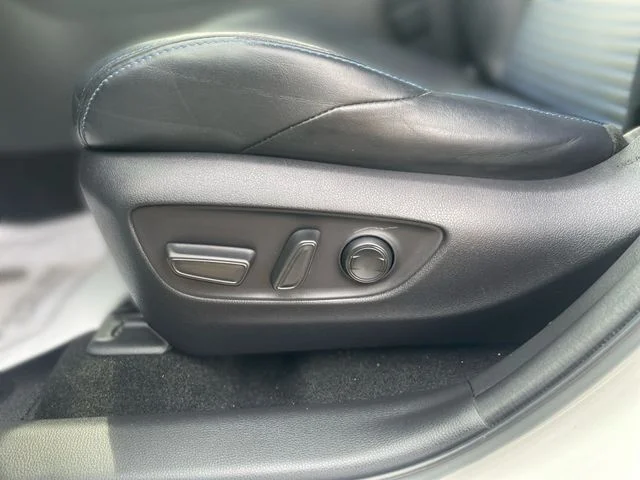 2019 Toyota RAV4 XSE - Photo 16