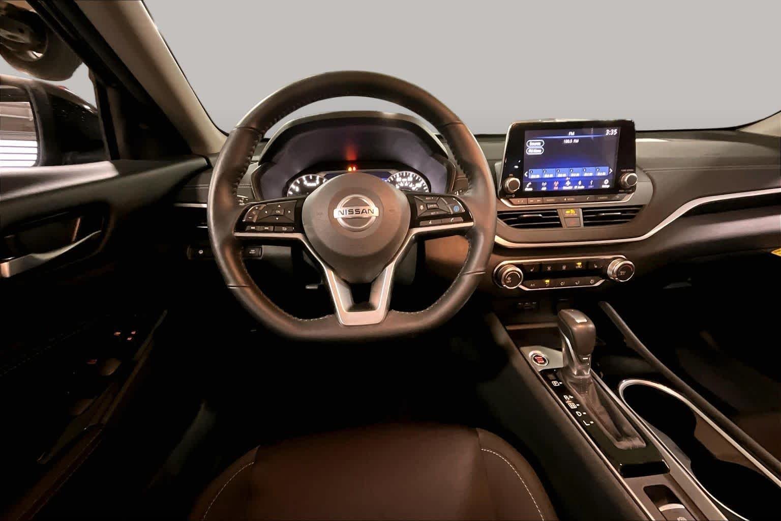 Used 2021 Super Black Nissan 2.5 SV image 6
