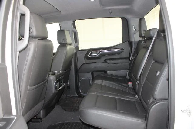Used 2023 Summit White Chevrolet  image 6