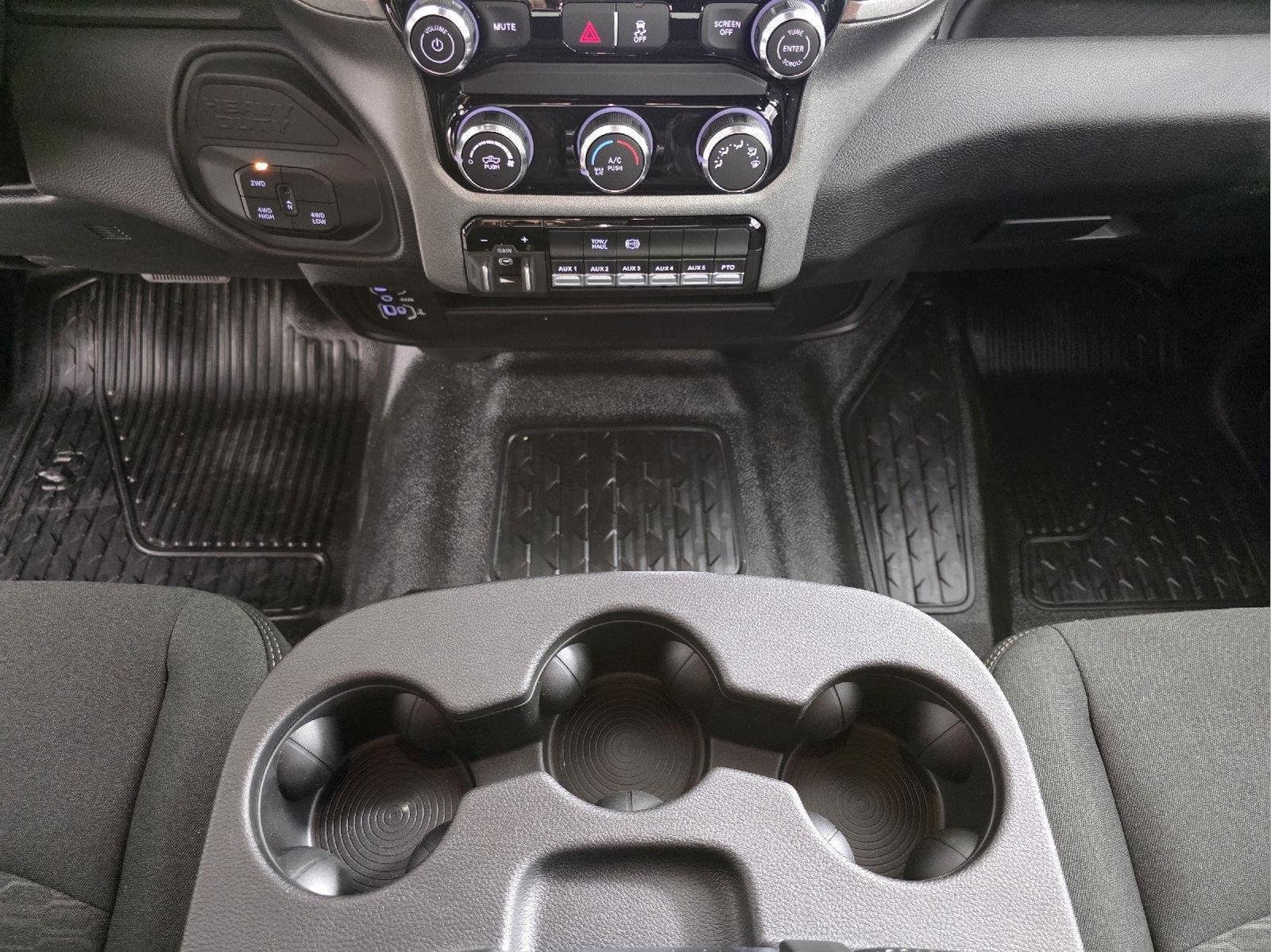 2026 RAM 3500 Chassis Tradesman - Photo 31