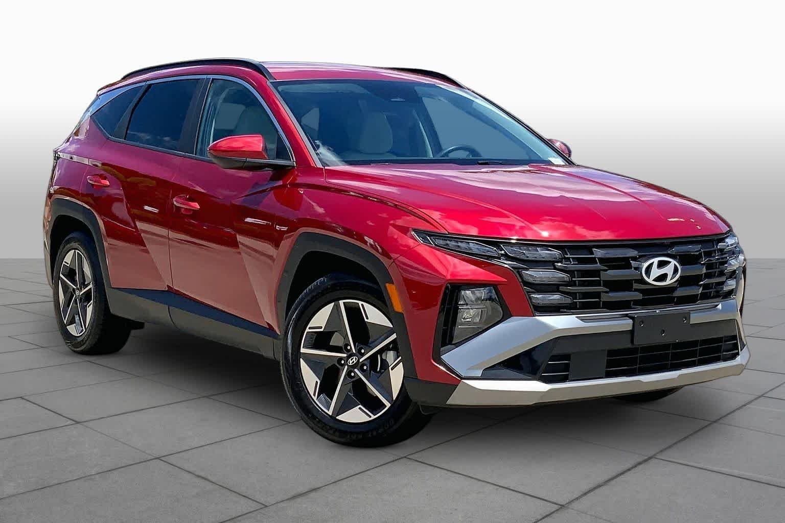 Used 2025 Ultimate Red Hyundai SEL image 3