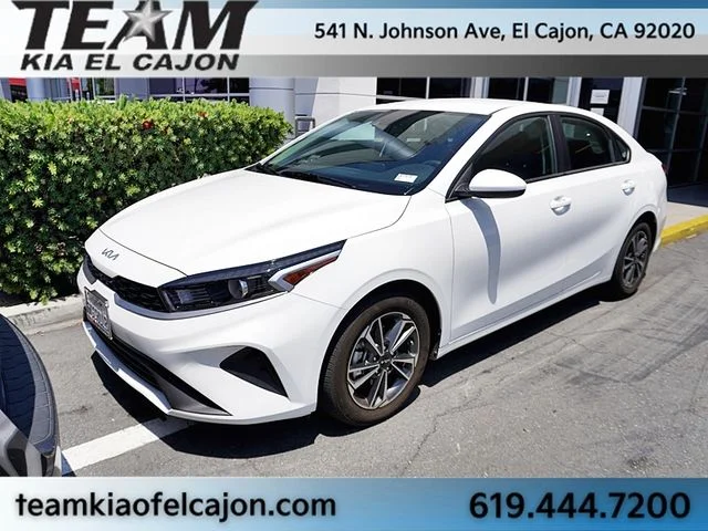 2023 Kia Forte LXS AT's photo