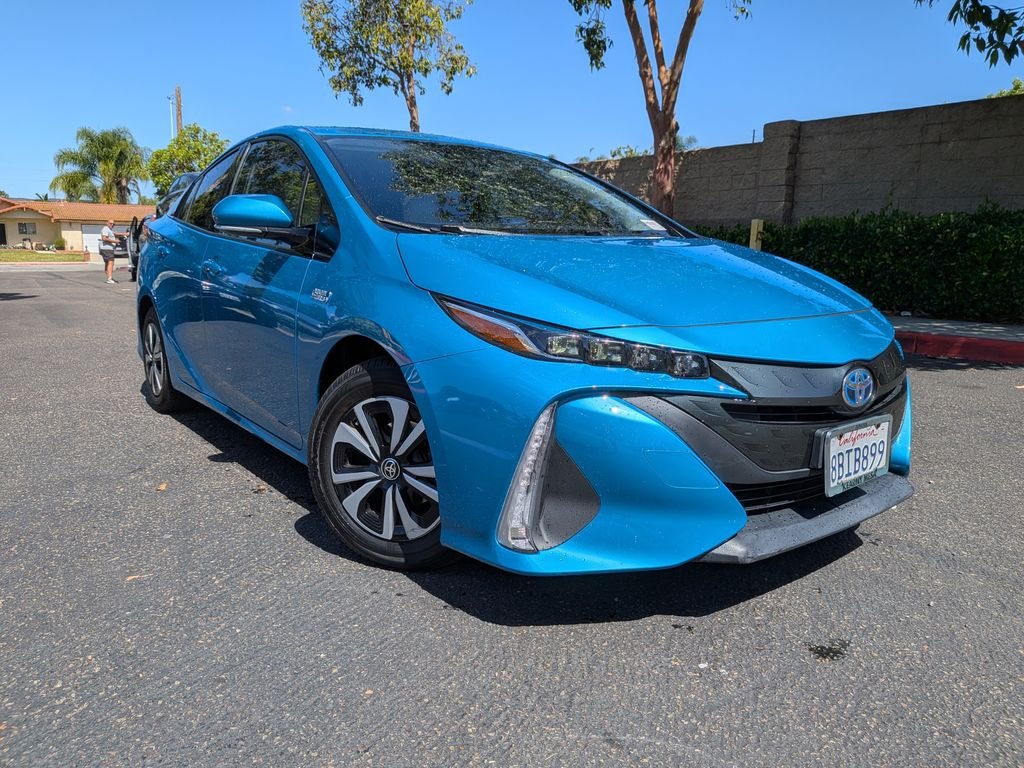 2017 Toyota Prius Prime Premium's photo