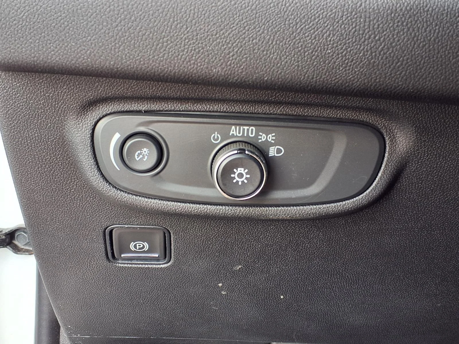 Used 2024 Summit White GMC SLE image 18