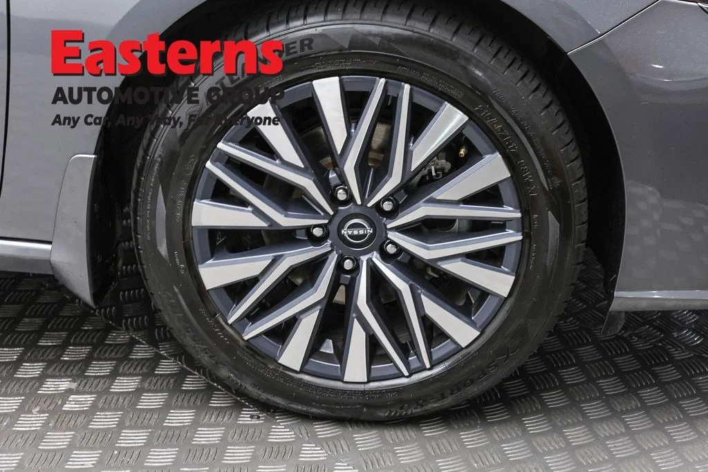 Used 2023 Gray Nissan 2.5 SV image 31
