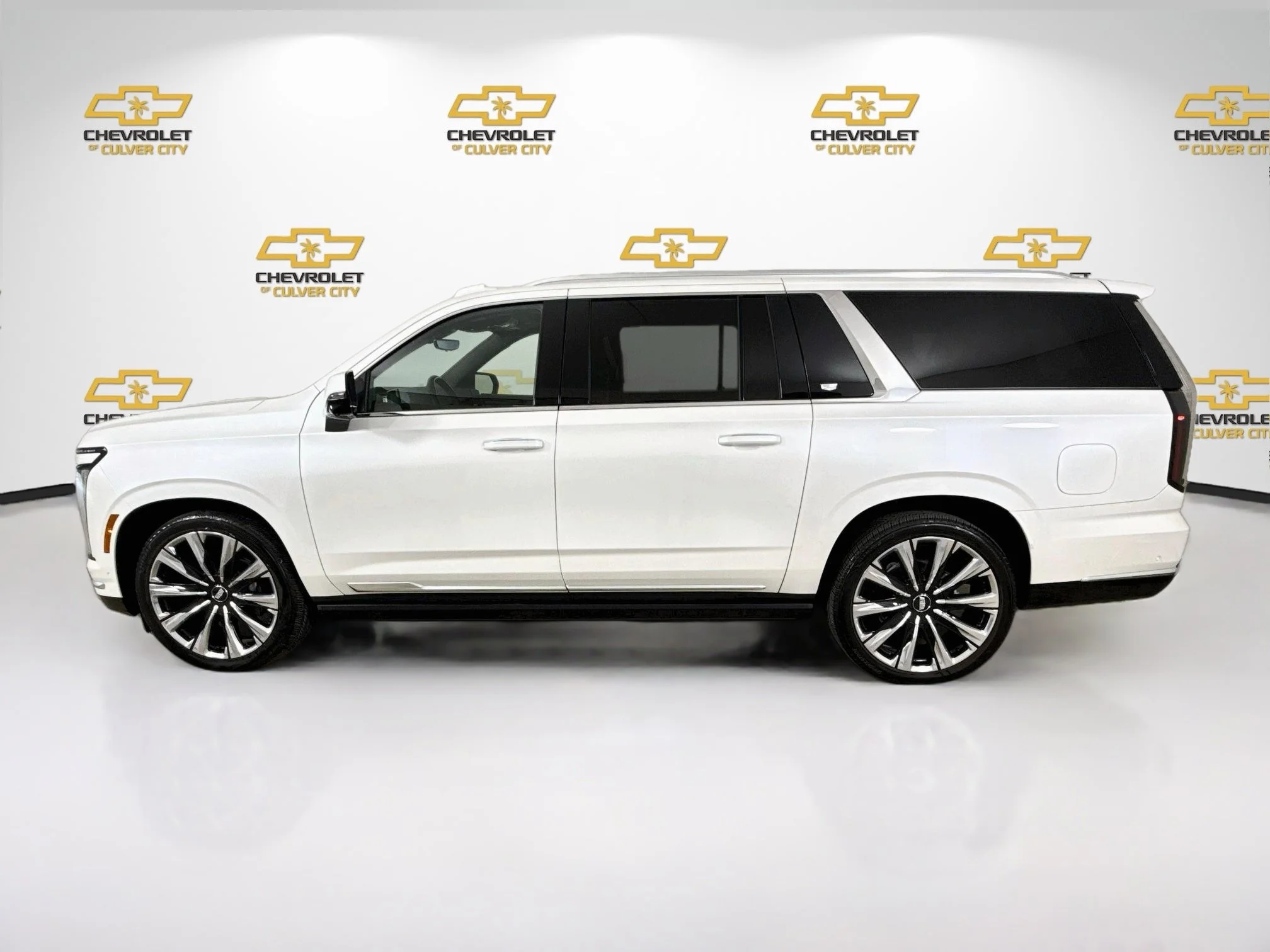 Used 2025 Crystal White Tricoat Cadillac Premium Luxury image 5