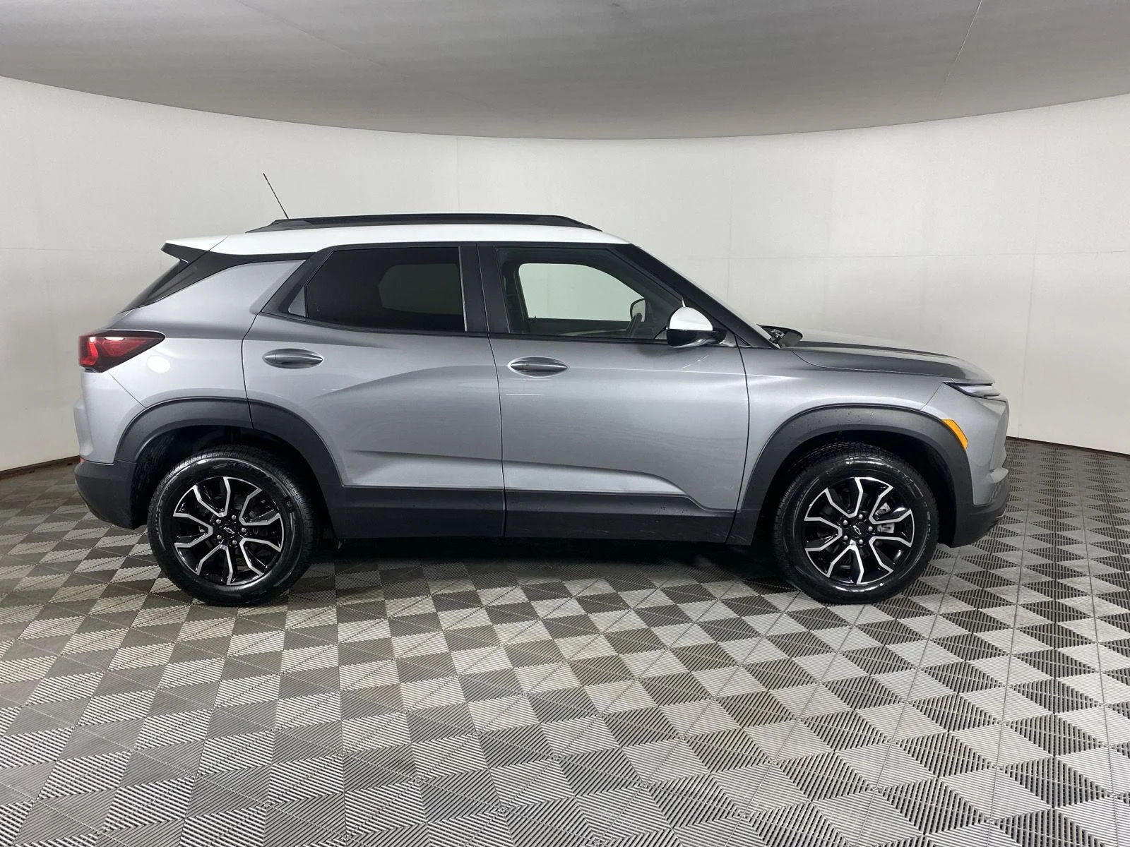 Used 2024 Sterling Gray Metallic Chevrolet ACTIV image 8