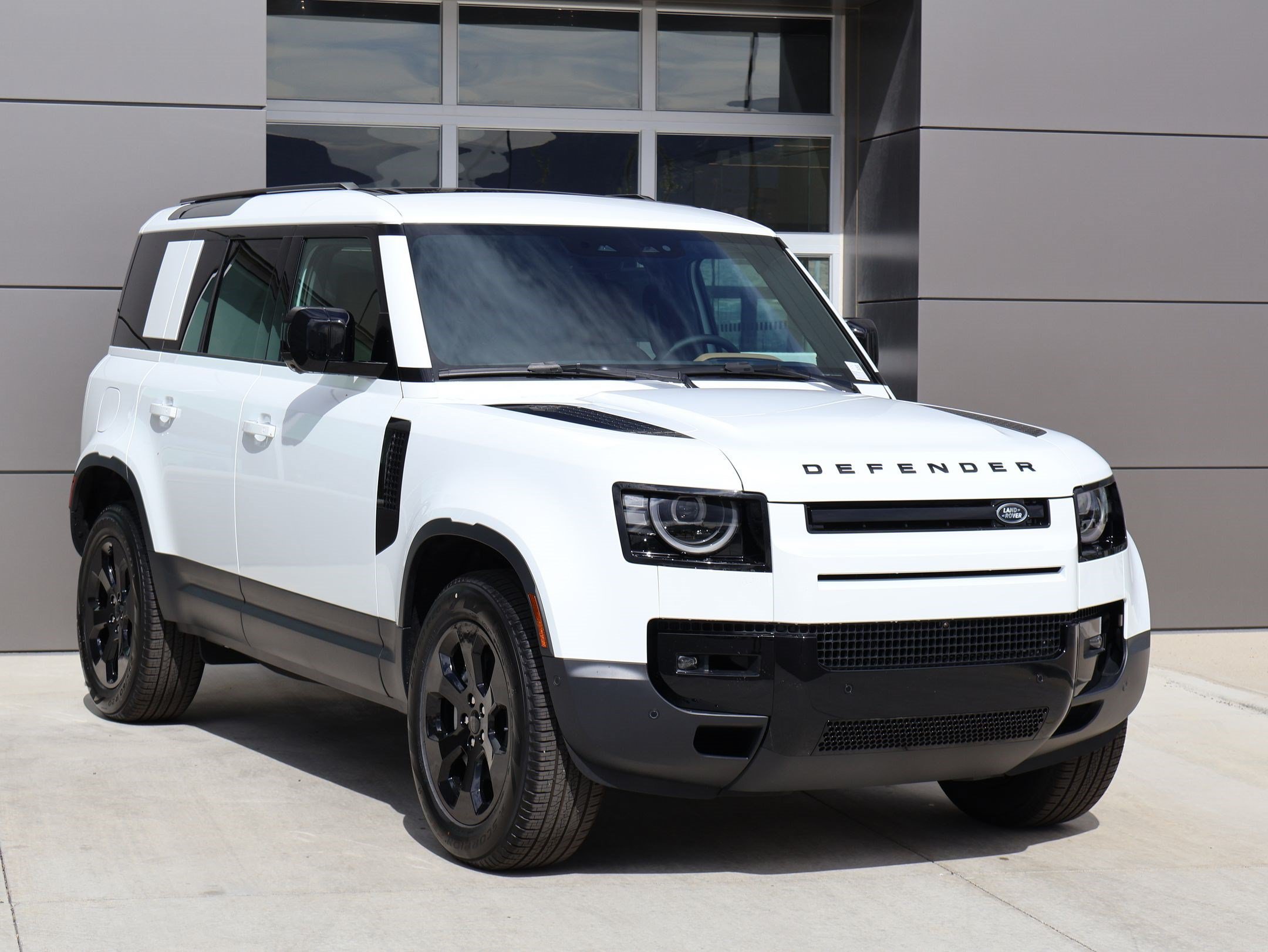 New 2026 Fuji White LAND ROVER P300 S image 3