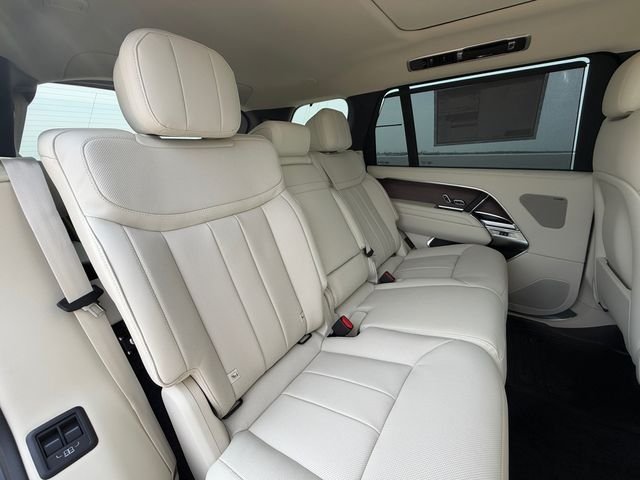 New 2026 Santorini Black Land Rover SE image 17