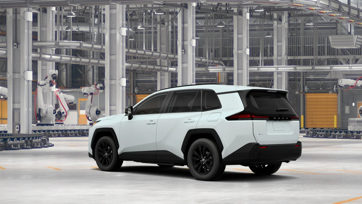 New 2026 Wind Chill Pearl Toyota XLE Premium image 6