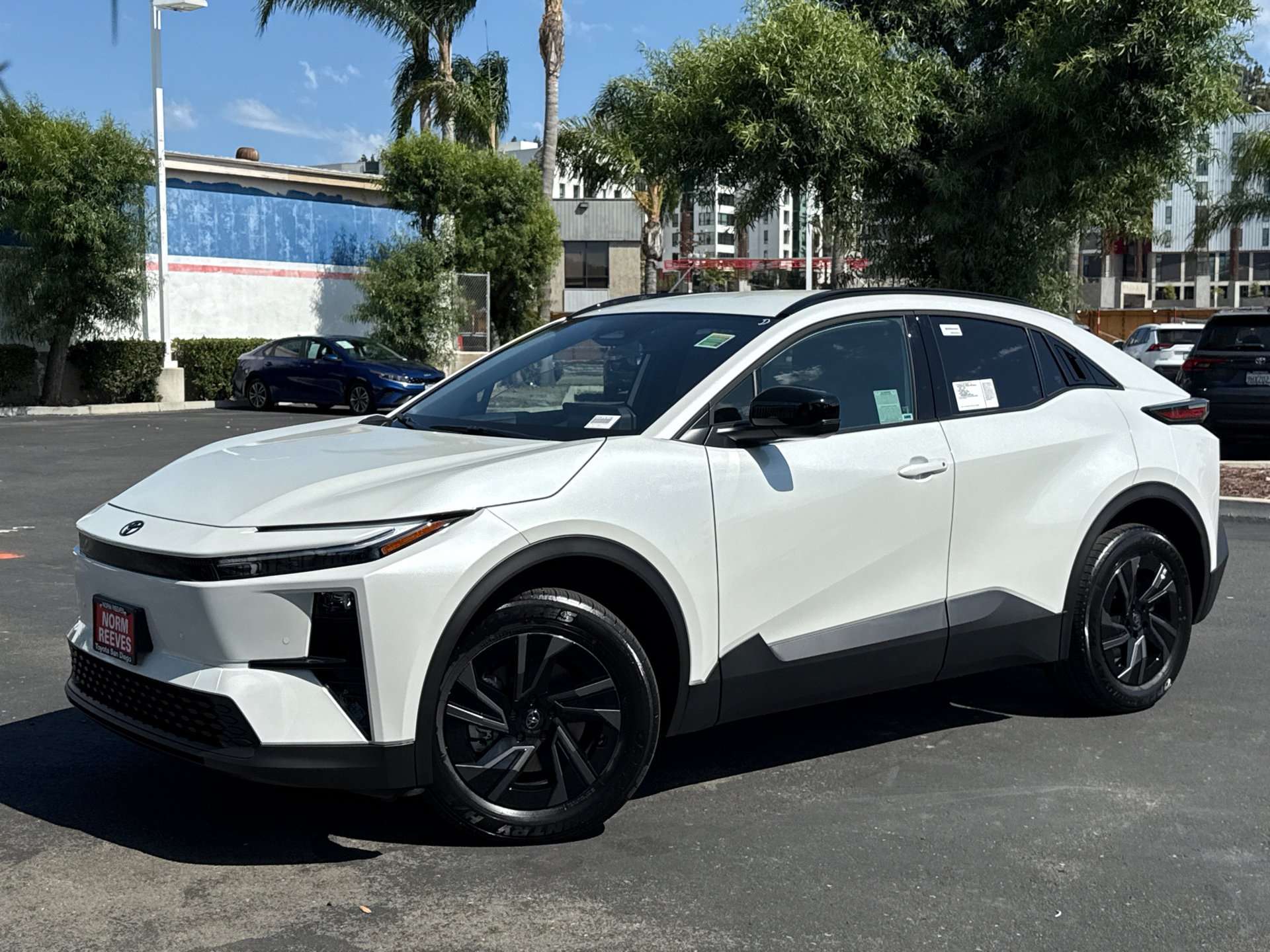 New 2026 Wind Chill Pearl <sup>1</sup> Toyota  SE image 2