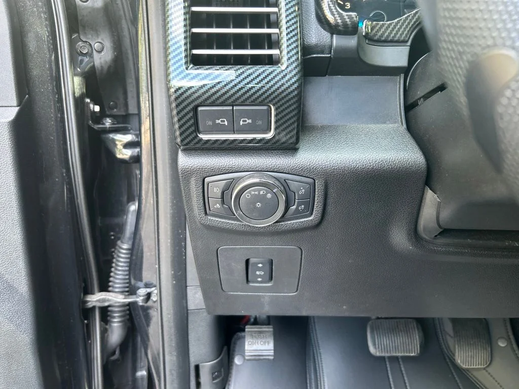 Used 2015 Black Ford Lariat image 23