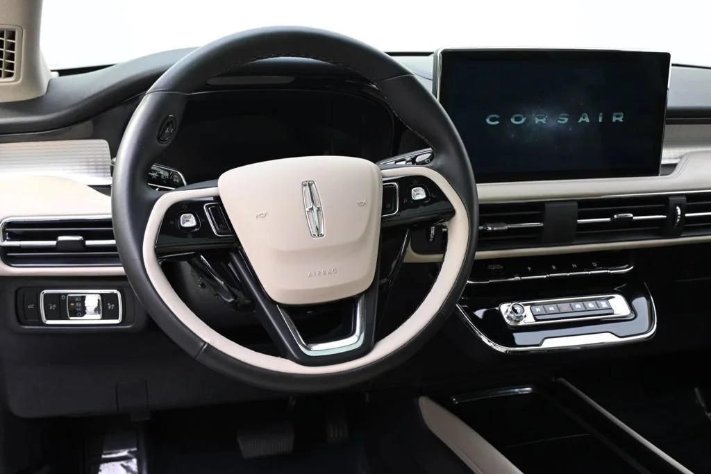 Used 2026 White Lincoln Premiere image 12