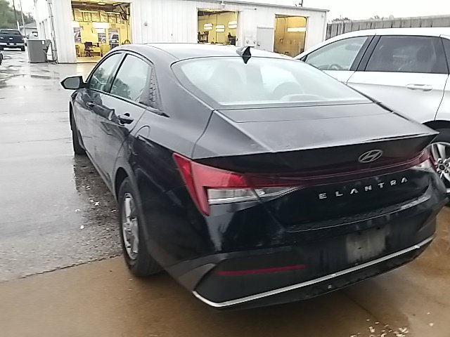 Used 2025 Black Hyundai SE image 18