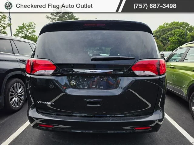 Used 2022 Brilliant Black Crystal Pearlcoat Chrysler LX image 5